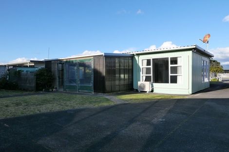 Photo of property in 27 Moana Street, Otaki Beach, Otaki, 5512