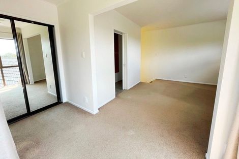 Photo of property in 15 Rosalind Road, Glenfield, Auckland, 0629