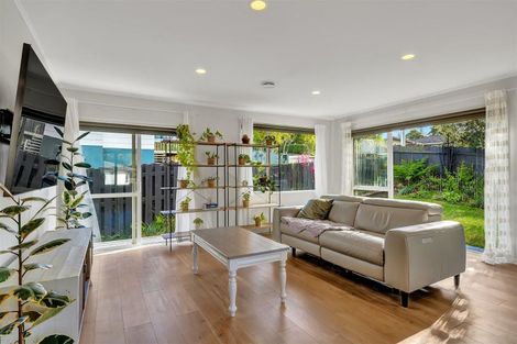 Photo of property in 63 Weatherly Road, Torbay, Auckland, 0630