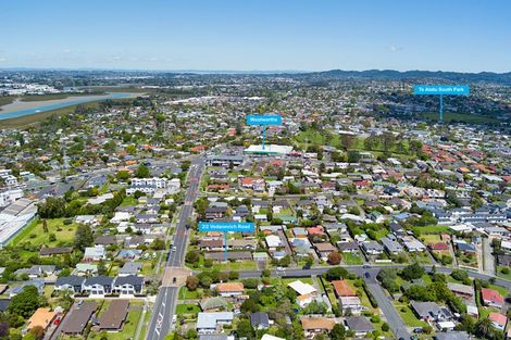 Photo of property in 2/2 Vodanovich Road, Te Atatu South, Auckland, 0610