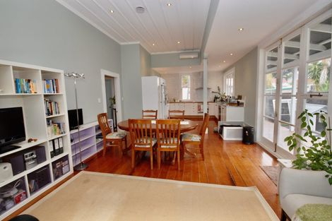 Photo of property in 20 Sulphur Beach Road, Northcote Point, Auckland, 0627