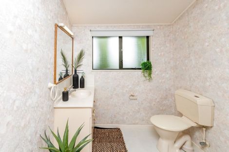 Photo of property in 2 Kowhai Street, Tawa, Wellington, 5028