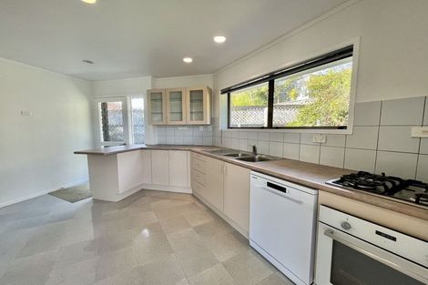 Photo of property in 34 Telstar Place, Beach Haven, Auckland, 0626