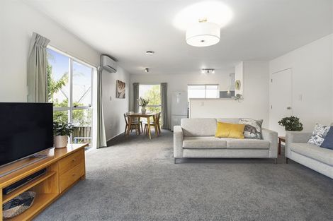 Photo of property in 2/4 Grove Lane, Pakuranga, Auckland, 2010