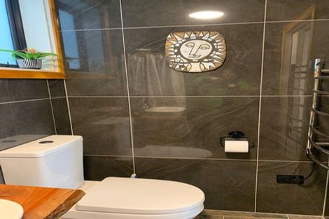 Photo of property in 274 Queens Drive, Lyall Bay, Wellington, 6022