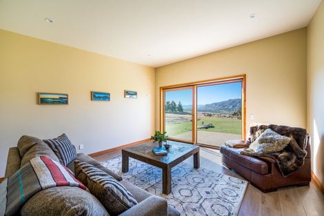 Photo of property in 2 Miharo Lane, Queensberry, Cromwell, 9383