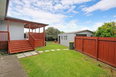 Photo of property in 9 Staverton Crescent, Mangere, Auckland, 2022