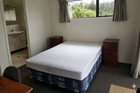 Photo of property in 8c Schnapper Rock Road, Schnapper Rock, Auckland, 0632