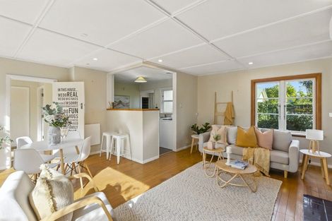 Photo of property in 25 Weka Road, Raumati Beach, Paraparaumu, 5032