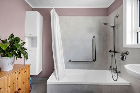 Photo of property in 139 Tukapa Street, Westown, New Plymouth, 4310