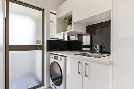 Photo of property in 2/9 Lancaster Road, Beach Haven, Auckland, 0626