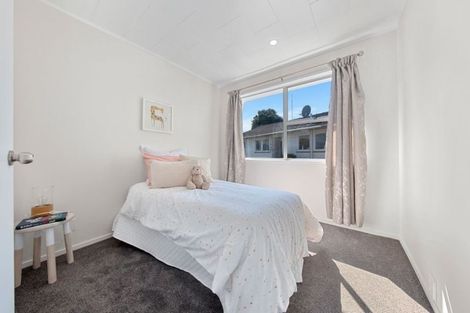 Photo of property in 27 Staverton Crescent, Mangere, Auckland, 2022