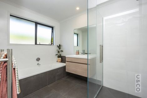 Photo of property in 19 Pohutukawa Parade, Riverhead, 0820