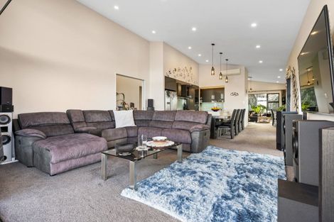 Photo of property in 25 Waitemata Drive, One Tree Point, 0118