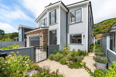 Photo of property in 8 Ramarama Lane, Crofton Downs, Wellington, 6035