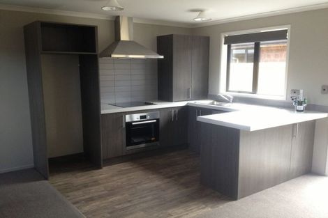 Photo of property in 102u4 Old Farm Road, Hamilton East, Hamilton, 3216