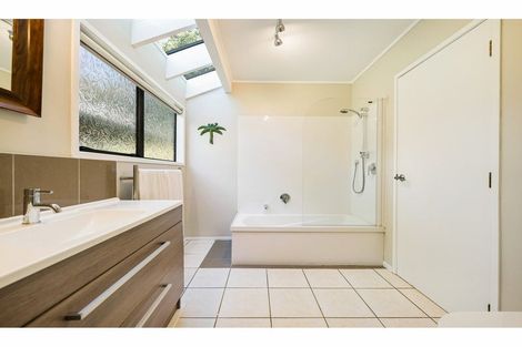 Photo of property in 200 Atkinson Road, Titirangi, Auckland, 0604