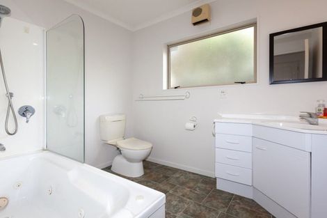 Photo of property in 118a Seaview Road, Paraparaumu Beach, Paraparaumu, 5032