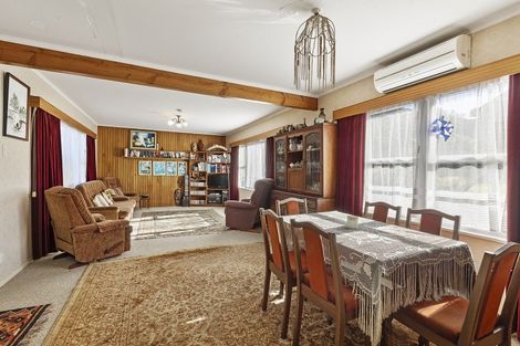 Photo of property in 16 Stewart Drive, Newlands, Wellington, 6037