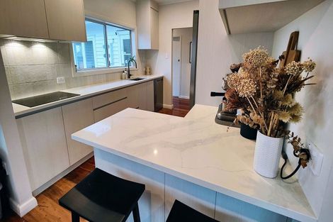 Photo of property in 1/63 Pupuke Road, Birkenhead, Auckland, 0627