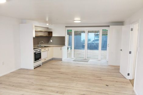 Photo of property in 32a Wade River Road, Stanmore Bay, Whangaparaoa, 0932