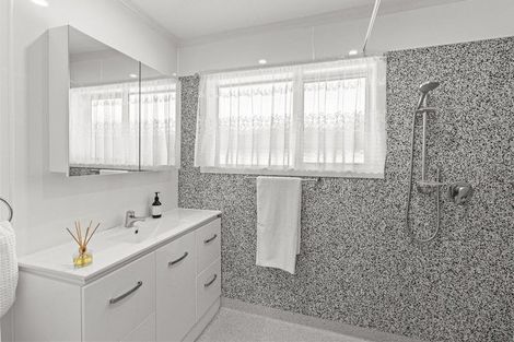 Photo of property in 2/20 Huatoki Street, Vogeltown, New Plymouth, 4310
