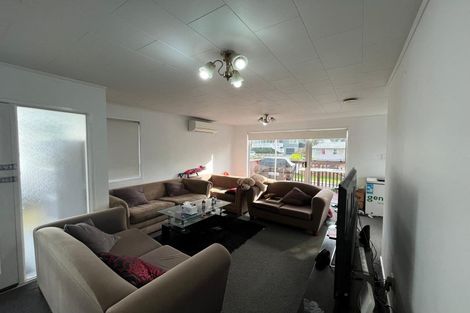 Photo of property in 16 Temuri Place, Glendene, Auckland, 0602