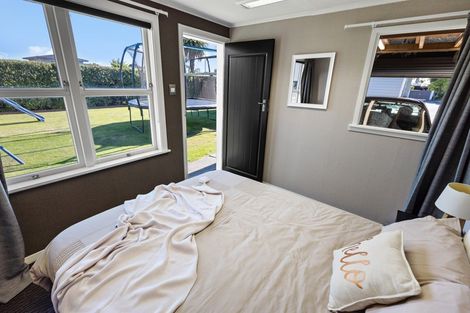 Photo of property in 2 Anzio Place, Awapuni, Palmerston North, 4412