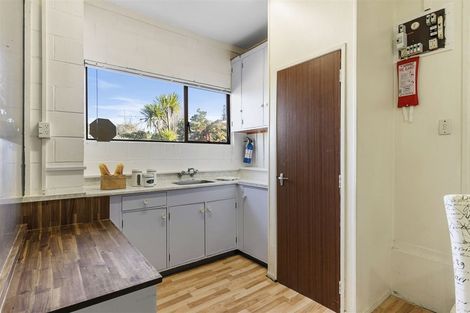 Photo of property in 1/2 Finn Place, Totara Vale, Auckland, 0629