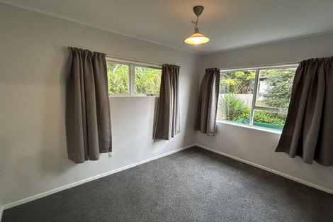 Photo of property in 60 Rewarewa Road, Te Atatu Peninsula, Auckland, 0610