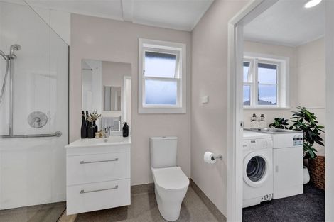 Photo of property in 13 Malone Place, Hawera, 4610