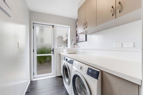 Photo of property in 1/121 Pah Road, Cockle Bay, Auckland, 2014