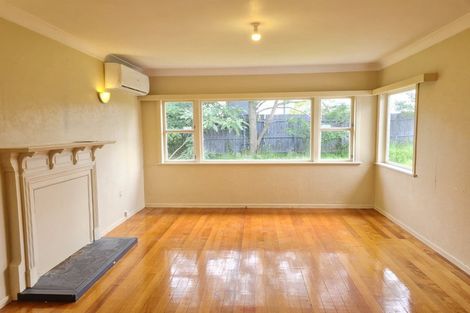Photo of property in 349 Wairau Road, Totara Vale, Auckland, 0629