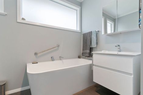 Photo of property in 2 Hinau Place, Lansdowne, Masterton, 5810