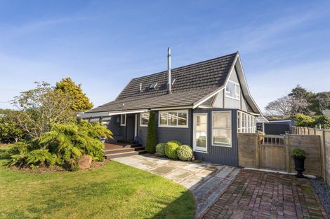 Photo of property in 3 Alexander Street, Waikanae, 5036