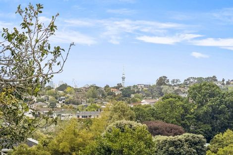 Photo of property in 85 Lynden Avenue, Hillcrest, Auckland, 0627