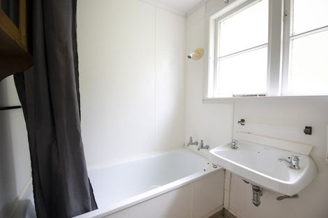 Photo of property in 47-47a Milton Road, Bluff Hill, Napier, 4110