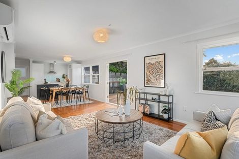 Photo of property in 8 Beswick Place, Birkdale, Auckland, 0626