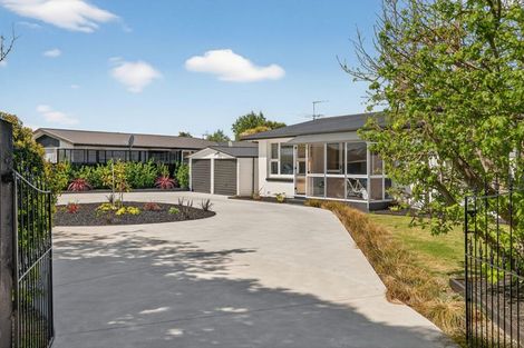 Photo of property in 100 Avondale Road, Avondale, Christchurch, 8061