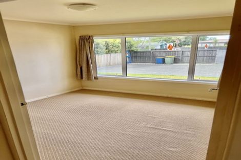 Photo of property in 8 Border Road, Henderson, Auckland, 0612