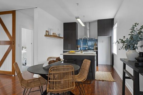 Photo of property in 130 Saint Martins Road, Saint Martins, Christchurch, 8022