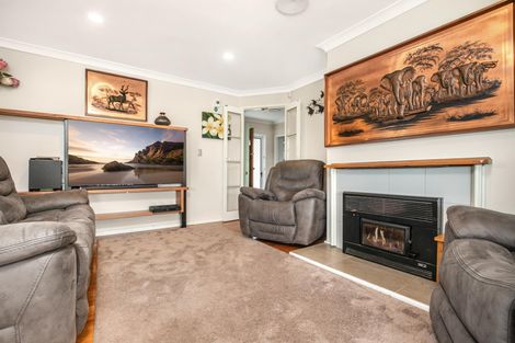 Photo of property in 37 Village Way, Ardmore, Papakura, 2582