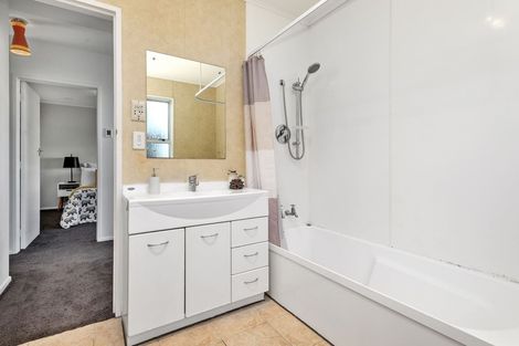 Photo of property in 27b Chetwode Grove, Newlands, Wellington, 6037