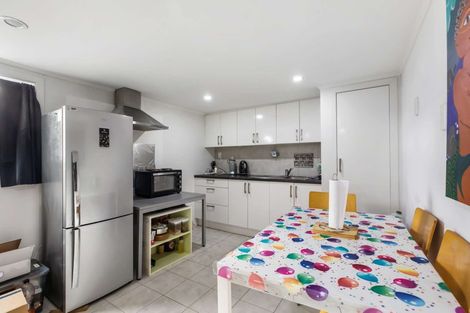 Photo of property in 10 Bishop Street, Green Bay, Auckland, 0604