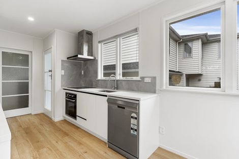 Photo of property in 19 Minaret Drive, Bucklands Beach, Auckland, 2014