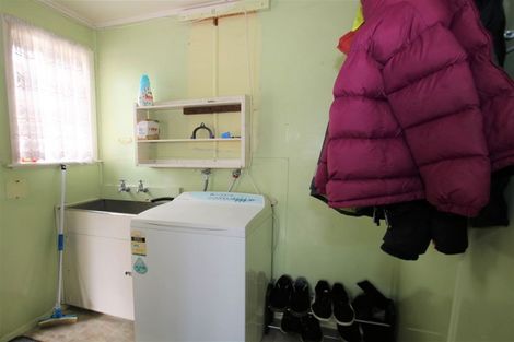 Photo of property in 30 Goldsmith Crescent, Levin, 5510