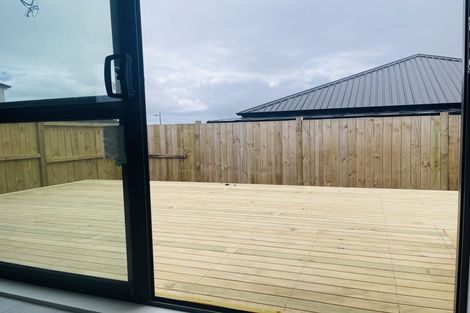 Photo of property in 21 Cronshaw Road, Karaka, 2113