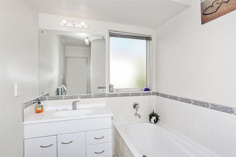 Photo of property in 21 Milson Drive, Papakura, 2110