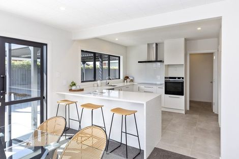 Photo of property in 2 Cutts Road, Russley, Christchurch, 8042