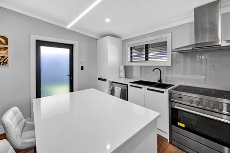 Photo of property in 42 Collins Street, Hawera, 4610